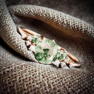 Bague exclusive en agate de coupe ronde avec design royal classique Choix de luxe premium pour les amateurs de bijoux élégants et élégants - Product Image 3