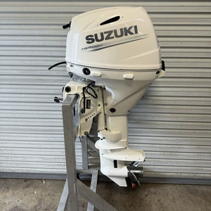 Moteur hors-bord pour bateau Suzuki DF30 4 temps 2019 avec trim électrique 20 pouces Super propre - Product Image 1
