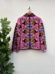 Nouvelle veste courte brodée Suzani pour femmes en coton à motifs floraux rempli de vêtements de plage d'hiver parfaits ou de cadeaux pour elle - Product Image 4