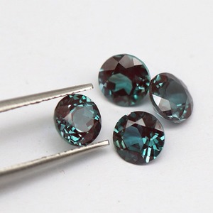 Proveedor Global de Envíos: Alexandrita de Laboratorio Redonda Facetada con Excelente Cambio de Color y Corte de Precisión para Fabricantes de Joyas y Piedras Preciosas - Product Image 1