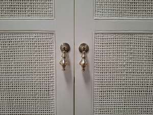 Gabinete de madera maciza natural con puertas de ratán, aparador de almacenamiento bohemio rústico para el hogar, el hotel y la Oficina, hecho en Indonesia - Product Image 3