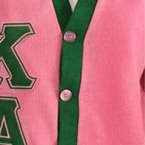 กรีก เอ | เสื้อแจ็คเก็ตคาร์ดิแกนถักไหมพรมสีชมพูและสีเขียว แขนยาว สไตล์วินเทจ สำหรับผู้หญิง ของชมรม KA Sorority - Product Image 6