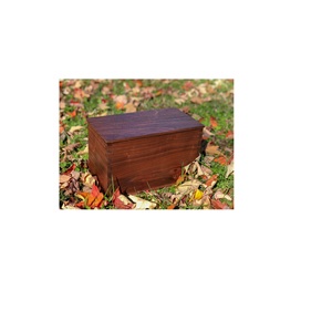 Meilleure qualité d'urne en bois personnalisée en forme de cœur magnifiquement fabriquée à la main avec support pour le stockage des cendres - Product Image 6