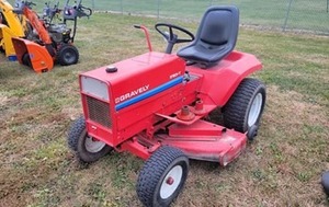 Tractor cortacésped Gravely 8163-G rojo 2WD, fácil de operar - Product Image 4
