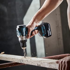 ชุดสว่านไร้สาย 18V 5.0Ah Li-ION Brushless พร้อมระบบปรับความเร็วแบบไร้กุญแจ  ประกอบด้วยแบตเตอรี่ 2 ก้อน และเครื่องชาร์จ - Product Image 1