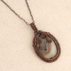 Pendentif en fil de cuivre Antique recouvert de pierres précieuses, naturel Moos Agate Cabochon cuivre trombone chaîne collier pendentif - Product Image 1