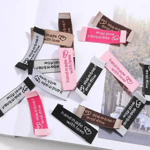 ป้ายนูนสำหรับใส่เสื้อผ้าและรองเท้าทำจาก3D เป็นมิตรกับสิ่งแวดล้อมออกแบบโลโก้ได้ตามต้องการ - Product Image 2