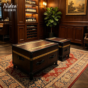 Juego de Mesa de Centro y Mesa Auxiliar de Cuero Marrón Vintage Hecho a Mano con Tiras de Latón y Cajones de Almacenamiento para Sala de Estar - Product Image 4