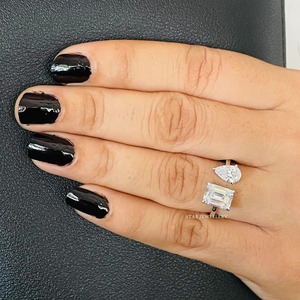 Anillos de compromiso Toi Et Moi con diamante certificado CVD IGI de Esmeralda y pera de oro macizo de 14K. Anillo de Compromiso Diamante Corte Esmeralda Pera - Product Image 5