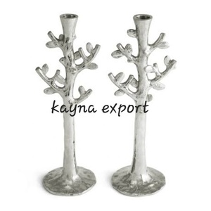Candelabros de Metal Fundido Artesanal Más Vendidos, Acabado Plateado, Diseño Grabado, Portavelas con Dos Soportes para Decoración del Hogar - Product Image 5