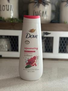 Gel Douche Dov-e Revitalisant Grenade & Hibiscus, Nourrissant, Hydratant, Moussant, Nettoyage en Profondeur pour une Peau Éclatante - Product Image 2