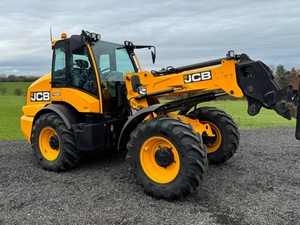 Chargeur sur pneus télescopique JCB TM320S Agri Stage V certifié CE avec une puissance de levage élevée et des performances de manutention agricole de qualité supérieure - Product Image 4