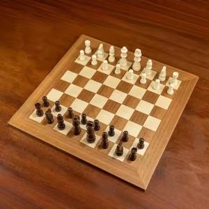 Jeu d'échecs de luxe en bois sculpté, plateau magnétique pliable, pièces en bois de qualité supérieure, jeu de voyage pratique pour la décoration intérieure - Product Image 4