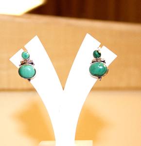 Boucles d'oreilles ethniques en argent sterling 925 fabriquées à la main au Népal forme ovale Malachite cristaux de guérison bijoux turquoise à la mode - Product Image 6