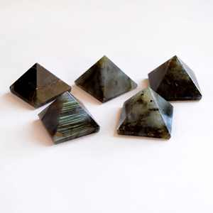 Pierre de cristal de Labradorite bleue naturelle faite à la main Pyramide de géométrie sacrée Chakra de guérison Aura Spirit Stone for Love Meditation Gemstone - Product Image 3