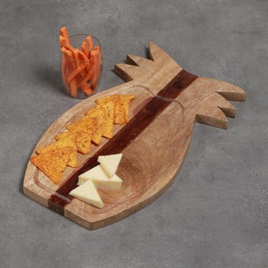 Planche à découper en bois élégante en forme d'ananas, planche de cuisine polyvalente pour un usage quotidien et des cadeaux, fabriquée à la main en Inde - Product Image 4