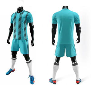 ชุดฟุตบอลชายแบบใหม่ปี 2025 พิมพ์ลายดิจิทัล ระบายอากาศได้ดี ผลิตจากโพลีเอสเตอร์ 100% แขนสั้น ขายดี มีไซส์ใหญ่ ดีไซน์ล่าสุด - Product Image 2