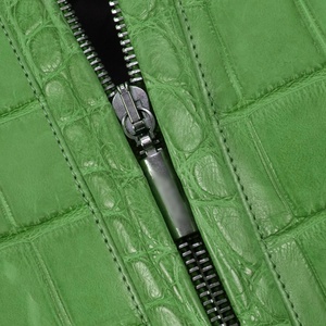 Fabricant professionnel de vestes en cuir pour hommes, design en cuir embossé à texture de peau de vache, mode de luxe, col montant, logo sur le devant - Product Image 5