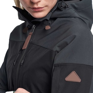 Chaquetas Impermeables y Transpirables de Alta Calidad para Mujer, Chaqueta de Senderismo Softshell Cortavientos con Logotipo Personalizado de Secado Rápido 2026 - Product Image 3