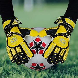 Gants de gardien de but en cuir de qualité supérieure personnalisables gants de revers en PU avec protection de dégagement améliorée meilleure prise en main pour une utilisation en extérieur - Product Image 4