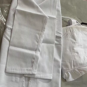 ชุดคาราเต้คุณภาพสูงสำหรับฝึกซ้อมและการแข่งขัน ปักโลโก้ตามสั่ง พร้อมเข็มขัด - Product Image 6