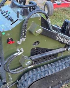 Mini-chargeuse compacte diesel TYP HON STOMPS V1000 24HP d'occasion en excellent état – Le dernier modèle de la gamme Beast Machinery - Product Image 5