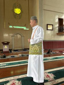 Alfombra de Oración Ligera para Hombres y Mujeres Musulmanes, Diseño Plegable Antideslizante para Viajes, Hogar o Adoración Diaria al Aire Libre - Product Image 5