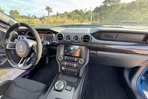 Mustang Shelby GT500 2021 ~4 200 milles, V8 suralimenté de 760 ch, pack carbone Track Package - Product Image 4