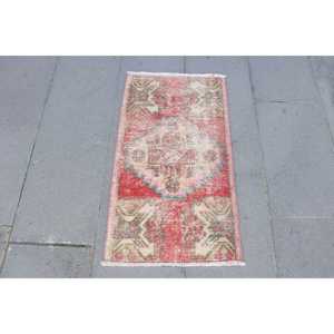 พรมตุรกีวินเทจขนาดเล็ก 1.5x2.7 ฟุต พรมขนสัตว์ขอบสีแดง - Product Image 1