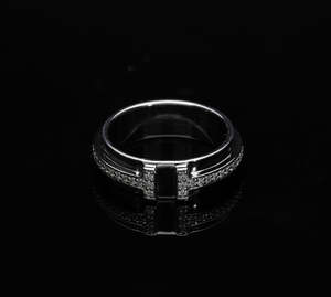 Anillo de Oro Blanco de 14K con Diamantes Naturales, Diseño Moderno con Centro Ranurado, Diamantes de Corte Brillante Engastados en Pavé, Clásico para Mujer - Product Image 4