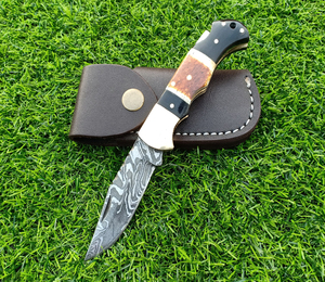 Cuchillo de bolsillo de acero damasco hecho a mano cuchillo plegable de uso diario navaja de afeitar borde afilado calidad artesanal - Product Image 1