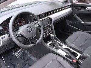 Volkswagen Passat d'occasion 2021 à vendre, 6 places, cuir, caméra de recul, norme Euro III, 8L - Product Image 2