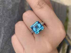 Bague pour femme en argent 925 plaqué or avec zircone cubique de forme carrée intense de couleur topaze bleue, bijoux fins classiques - Product Image 4