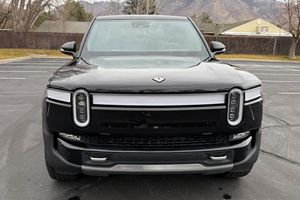 Rivian R1T Adventure Edition 2022 Usada, Motor Cuádruple, Tracción en las Cuatro Ruedas, Paquete de Batería Grande, Sin Modificar - Product Image 2