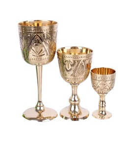 Vaso de Cóctel de Latón de Lujo Grabado a Mano con Acabado Dorado Brillante TQC de 300 ml para Uso en Restaurantes, Bares y Hoteles - Product Image 1