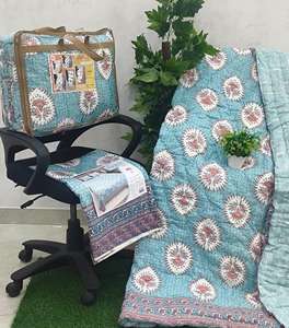 Juego de Ropa de Cama con Estampado Floral de Algodón Hecho a Mano en India, Estampado en Bloque Indio para Todas las Temporadas, para Hoteles - Product Image 1