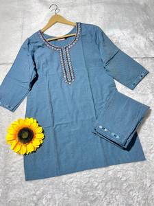 Lancement de la nouvelle collection : Ensemble Kurta et Pantalon Moderne pour Femme, en Coton Imprimé Gaufré, Séchage Rapide, pour Toutes Saisons, Idéal pour les Cérémonies de Remise des Diplômes - Product Image 2