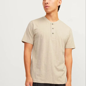 Camiseta de corte moderno para hombre, proveedor de ropa de calle, ropa personalizada para el estilo de vida diario, atuendo informal, ideal para ventas al por mayor a granel - Product Image 1