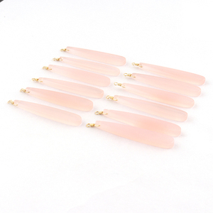 Conector de oreja de cuarzo rosa natural, accesorio de conector de piedra de nacimiento chapado en oro - Product Image 2