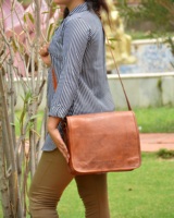 Sac messager élégant en cuir de chèvre véritable marron vintage 9*11 pouces sac à bandoulière à rabat pour l'été, l'hiver, le printemps et l'automne