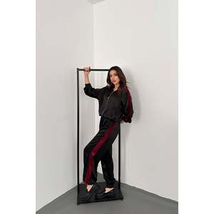 ชุดวอร์มผ้าซาตินสีดำลายกำมะหยี่ - สีดำ - Product Image 2