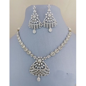 Conjunto de collar de diseñador de piedra AD con acabado plateado de la mejor calidad con pendientes para colección de ropa de boda para mujer - Product Image 1