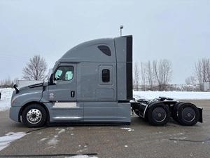 Camión Usado FREIGHTLINER CASCADIA 2026, Modelo Conventional Sleeper, Motor Diésel de 10 Cilindros, Transmisión Automática, Tracción 6X4, Visión Trasera de 360° - Product Image 3