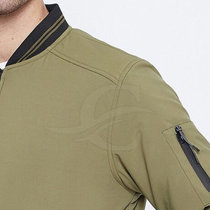 Chaqueta Bomber de Lona de Color Sólido para Hombre con Logotipo Personalizado, Cuello Alto con Capucha, Estilo Urbano, Impermeable y Antibacteriana - Product Image 4