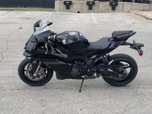 Disponible Ahora: Motocicletas Nuevas YZF-R9 Supersports 2025 en Stock - Product Image 3