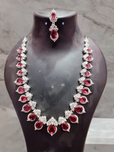 Conjunto de collar y aretes de rubí en forma de lágrima, elaborado con piedras de rubí rojo de primera calidad con corte en forma de lágrima. - Product Image 3