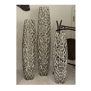 Esta maceta de aluminio de primera calidad mejora los interiores y jardines modernos con una resistencia duradera y un estilo elegante. - Product Image 1