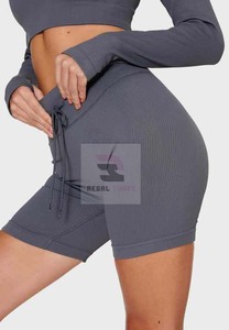 Pantalones cortos de compresión para gimnasio de cintura alta para mujer Pantalones cortos personalizados duraderos y suaves con decoración de botones - Product Image 5