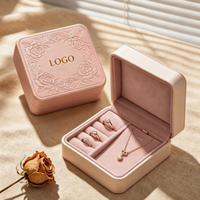Boîte à bijoux en cuir rose personnalisée avec insert en velours, papier artistique et revêtement UV pour bagues et colliers, cadeau de mariage
