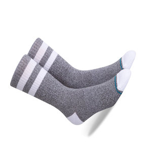 Calcetines deportivos cómodos transpirables antisuciedad de LICRA/poliéster de alta calidad con logotipo personalizado para hombre, tendencia de moda hecha a medida - Product Image 4